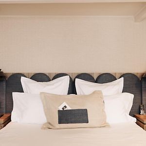 Kleine Kamer met een King Size Bed